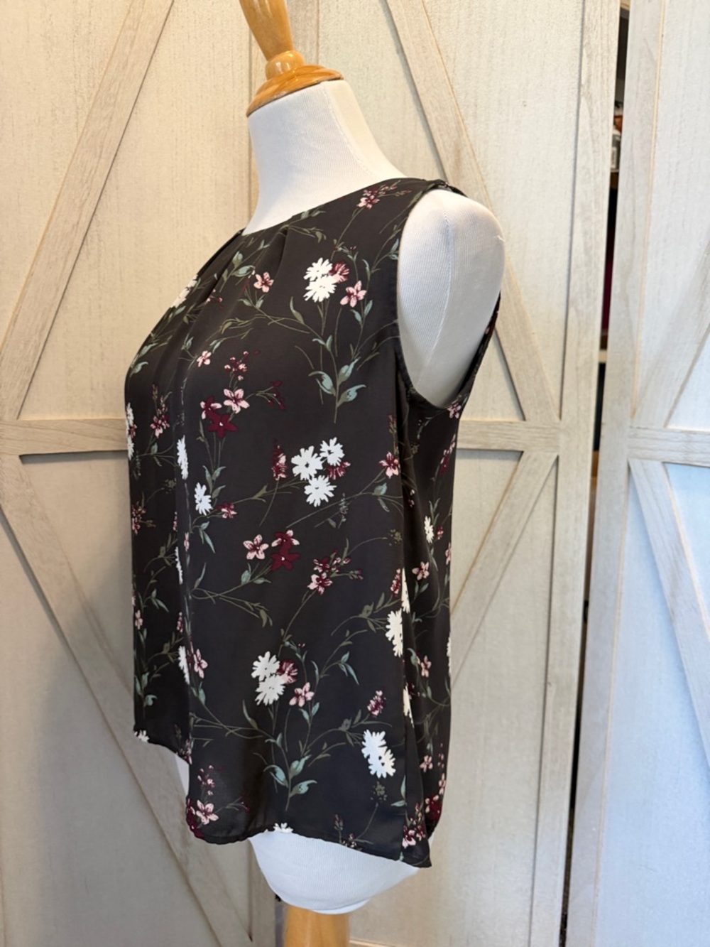 LOFT Floral Shell Top - Small - Picture 14 of 16